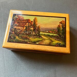 Vintage hinged wooden keepsake trinket box, countryside pastoral design lid